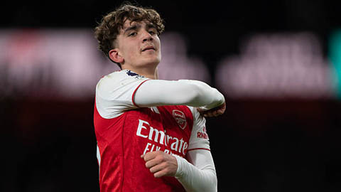 Sao 16 tuổi đi vào lịch sử trong ngày Arsenal vô địch Ngoại hạng Anh